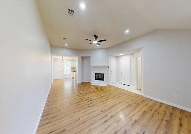 Photo 3 of Sale Pending at 1532 Marion Dr, Dallas, TX 75211 | MLS# 21360066 | Listing updated on 2026-10-02