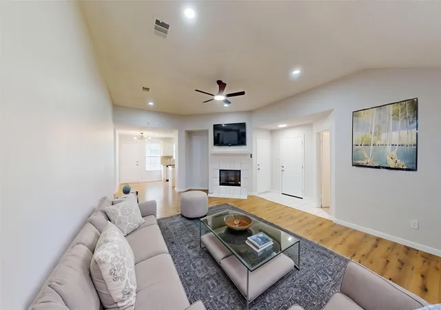 Photo 3 of Sale Pending at 1532 Marion Dr, Dallas, TX 75211 | MLS# 21360066 | Listing updated on 2026-10-02