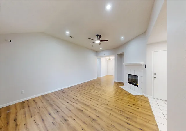 Photo 4 of Sale Pending at 1532 Marion Dr, Dallas, TX 75211 | MLS# 21360066 | Listing updated on 2026-10-02