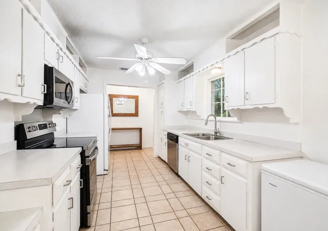 Photo 3 of Single family home for sale at 200 Hart Rd, Little Elm, TX 75068 | MLS# 21333312 | Listing updated on 2026-08-15