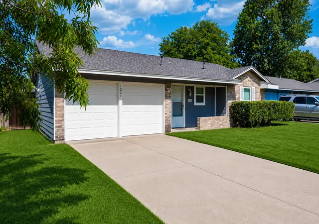 Photo 2 of Single family home for sale at 1231 Rancho Dr, Mesquite, TX 75149 | MLS# 21360380 | Listing updated on 2026-10-01