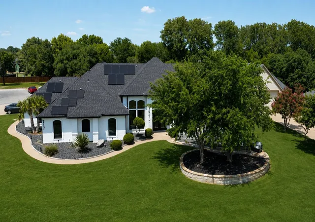 Photo 1 of Single family home for sale at 717 Pintail Ct, Granbury, TX 76049 | MLS# 21348140 | Listing updated on 2026-08-20