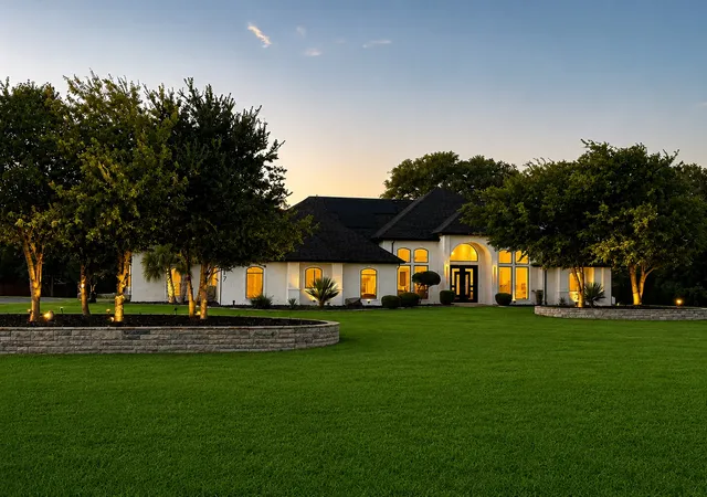 Photo 3 of Single family home for sale at 717 Pintail Ct, Granbury, TX 76049 | MLS# 21348140 | Listing updated on 2026-08-20