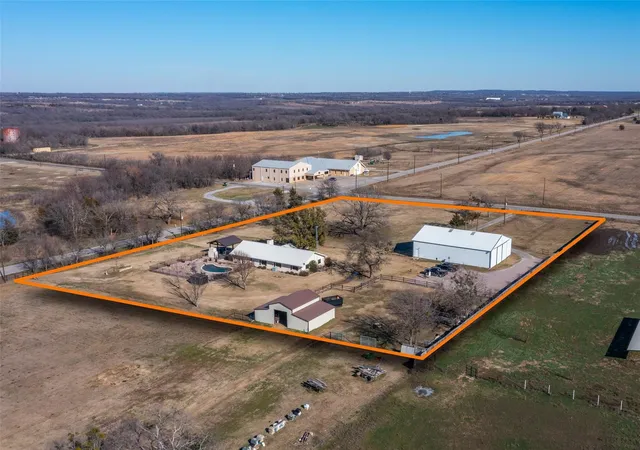 Photo 3 of Single family home for sale at 1575 Terry Ln, Sherman, TX 75092 | MLS# 21355336 | Listing updated on 2026-09-15