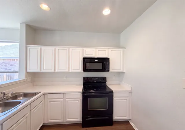 Photo 2 of Single family home for sale at 5928 Deck House Rd, Fort Worth, TX 76179 | MLS# 21360396 | Listing updated on 2026-10-09