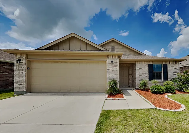 Photo 1 of Single family home for sale at 1108 Hickory Bend Ln, Fort Worth, TX 76108 | MLS# 21360369 | Listing updated on 2026-08-15