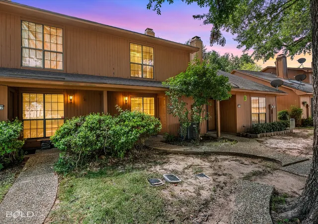 Photo 1 of Townhouse for sale at 3259 Eastwood Dr, Shreveport, LA 71105 | MLS# 21360405 | Listing updated on 2026-09-03