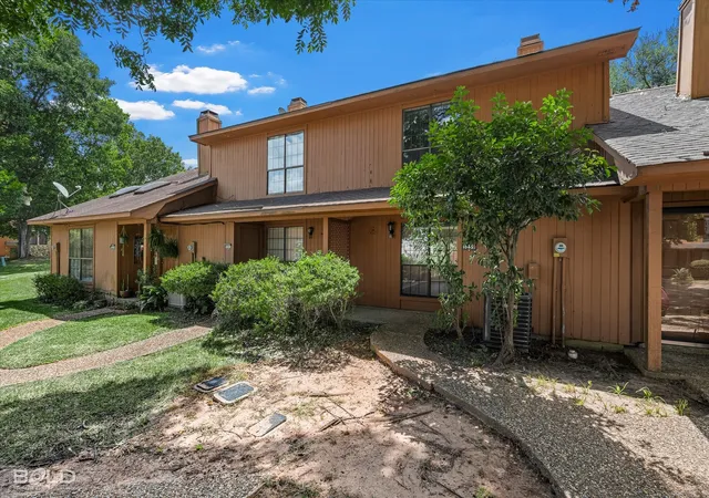 Photo 2 of Townhouse for sale at 3259 Eastwood Dr, Shreveport, LA 71105 | MLS# 21360405 | Listing updated on 2026-09-03