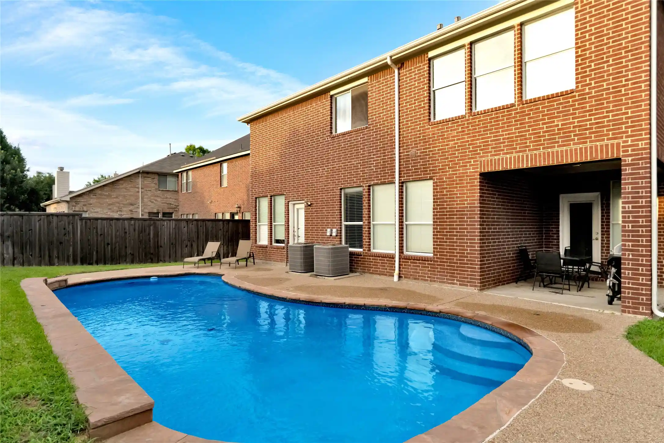 Photo 1 of Single family home for sale at 308 Foxbury Dr, Euless, TX 76040 | MLS# 21360409 | Listing updated on 2026-10-12