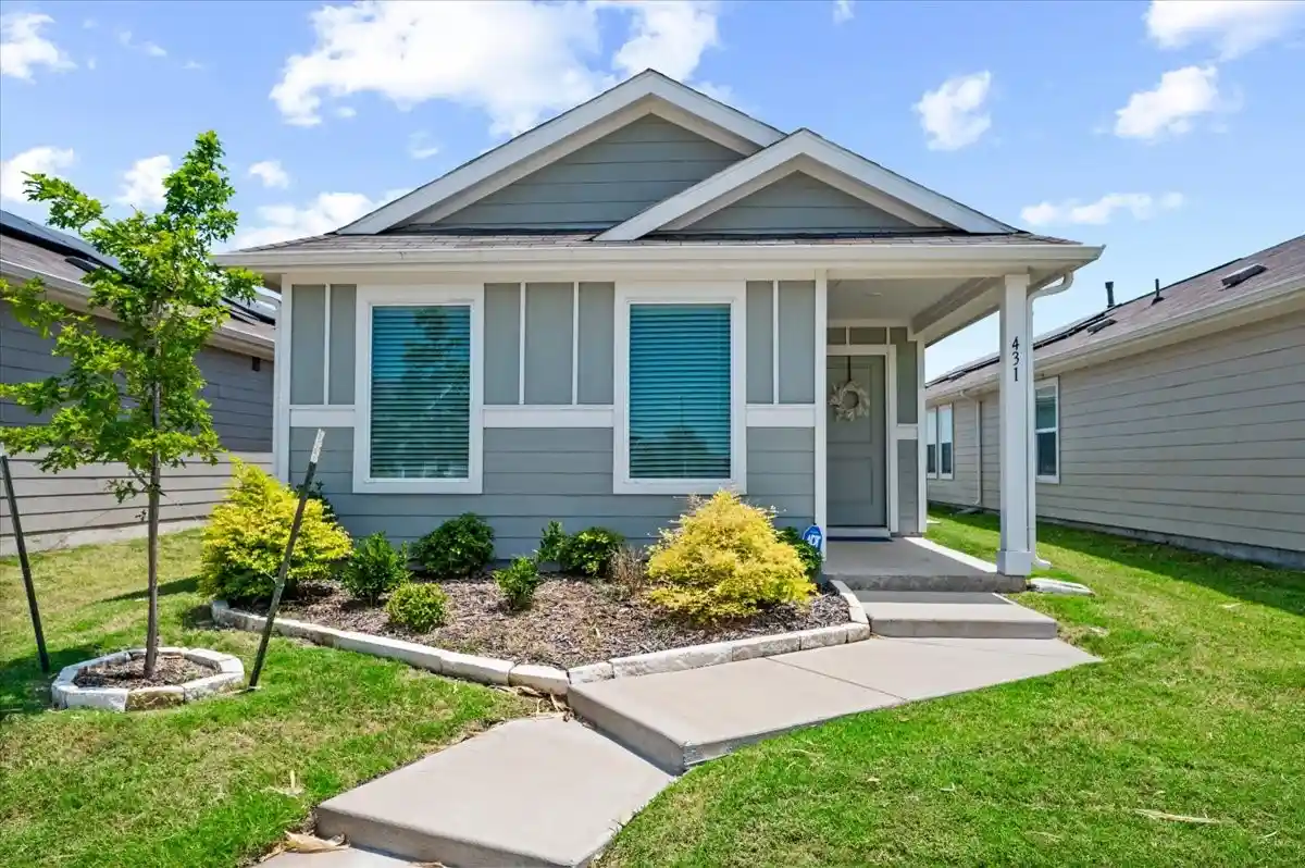 Single family home for sale at 431 Corsair Wy, Ferris, TX 75125 | MLS# 21360440