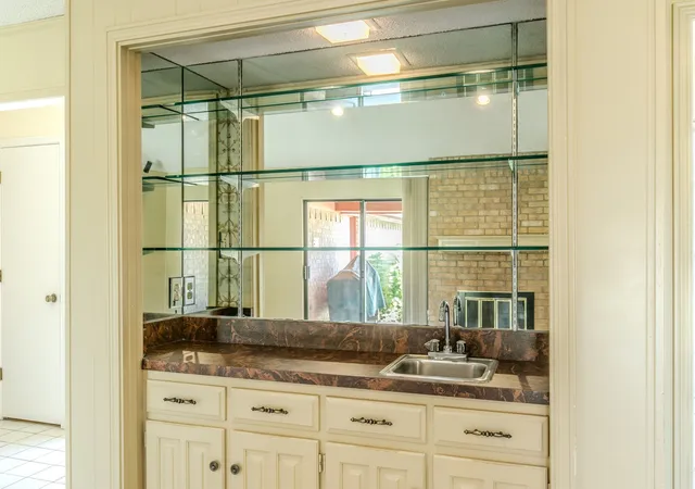 Photo 4 of Sale Pending at 4400 Kingswick Dr, Arlington, TX 76016 | MLS# 21360415 | Listing updated on 2026-09-21