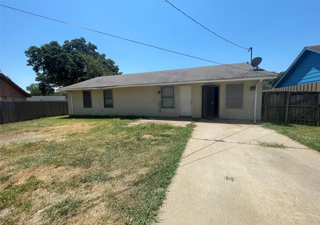 Photo 17 of Single family home for sale at 10515 Eastcrest Ln, Dallas, TX 75217 | MLS# 21360002 | Listing updated on 2026-09-17