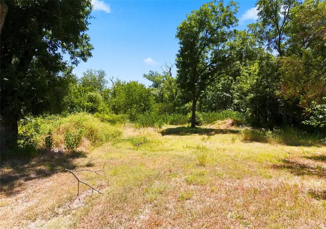 Photo 2 of Land for sale at 1915 Seley Ave, Waco, TX 76704 | MLS# 21348977 | Listing updated on 2026-09-19