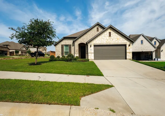Photo 2 of Single family home for sale at 101 St Meena Ct, Fort Worth, TX 76120 | MLS# 21360475 | Listing updated on 2026-09-17