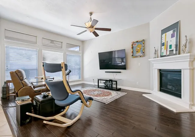 Photo 3 of Sale Pending at 4112 Bonita Ave, Denton, TX 76210 | MLS# 21359029 | Listing updated on 2026-08-31