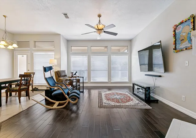 Photo 4 of Sale Pending at 4112 Bonita Ave, Denton, TX 76210 | MLS# 21359029 | Listing updated on 2026-08-31