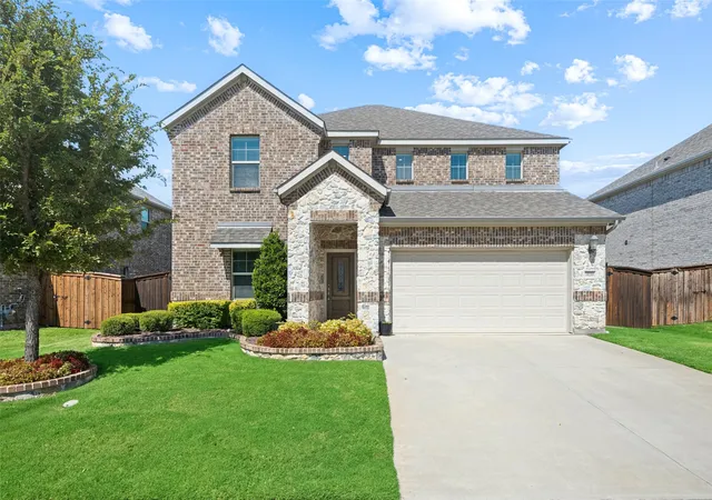Photo 1 of Single family home for sale at 10105 Lakemont Dr, Fort Worth, TX 76131 | MLS# 21358185 | Listing updated on 2026-10-04