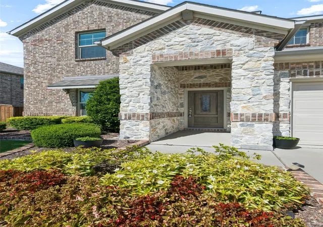 Photo 2 of Single family home for sale at 10105 Lakemont Dr, Fort Worth, TX 76131 | MLS# 21358185 | Listing updated on 2026-10-04