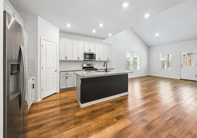 Photo 4 of Single family home for sale at 10105 Lakemont Dr, Fort Worth, TX 76131 | MLS# 21358185 | Listing updated on 2026-10-04