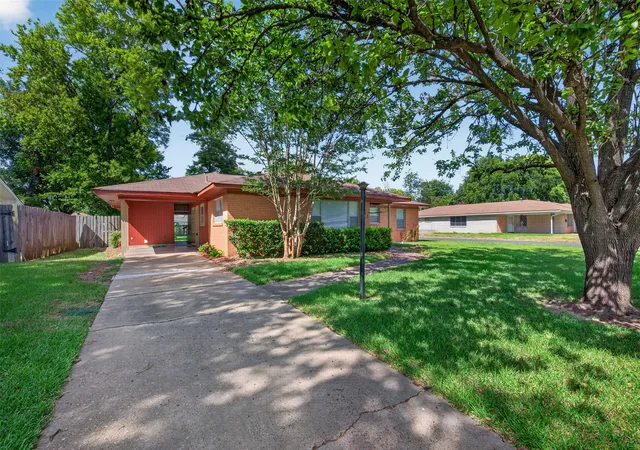 Photo 1 of Sale Pending at 2425 Waverly, Bossier City, LA 71111 | MLS# 21360167 | Listing updated on 2026-08-31