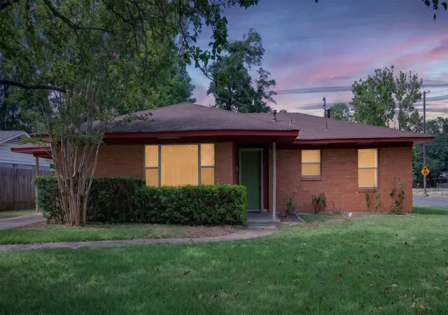 Photo 2 of Sale Pending at 2425 Waverly, Bossier City, LA 71111 | MLS# 21360167 | Listing updated on 2026-08-31