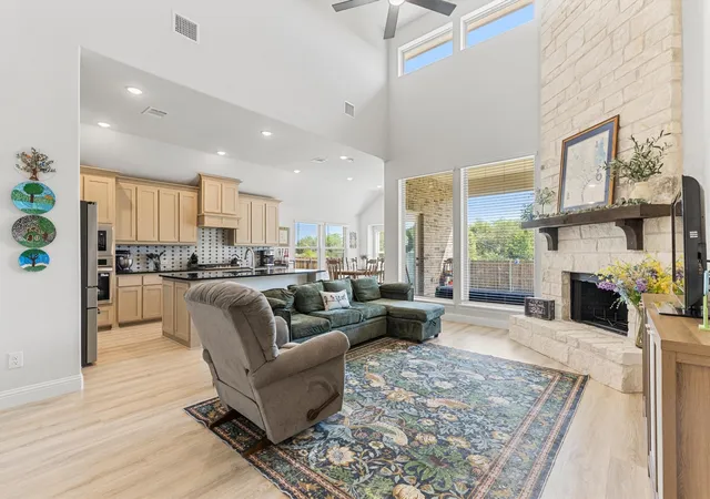 Photo 4 of Single family home for sale at 805 Willowbanks Dr, Nevada, TX 75173 | MLS# 21360482 | Listing updated on 2026-10-07