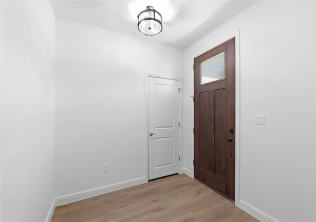 Photo 3 of Townhouse for sale at 200 E Ewell St, Granbury, TX 76048 | MLS# 21333445 | Listing updated on 2026-08-21