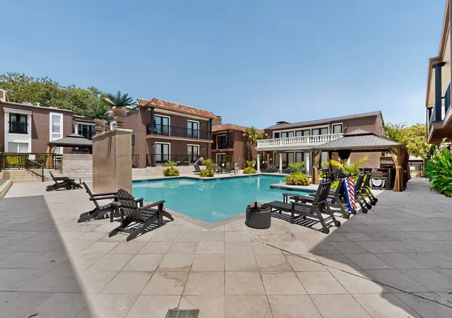 Listing Photo 4 - Condo for sale in building located at 5916 Sandhurst Ln, Dallas, TX 75206 - Unit #234