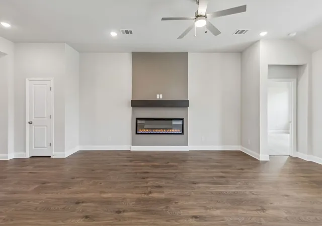 Photo 4 of Single family home for sale at 4552 Sweet Clover Ln, Crowley, TX 76036 | MLS# 21360526 | Listing updated on 2026-08-15