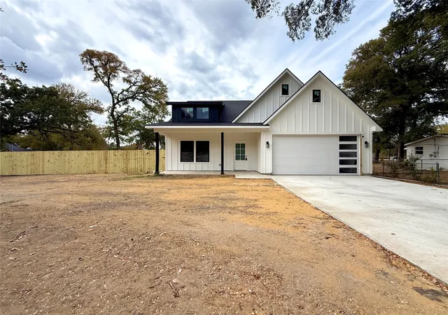 Photo 1 of Single family home for sale at 941 Robinhood Blvd, Mesquite, TX 75149 | MLS# 21360461 | Listing updated on 2026-10-01