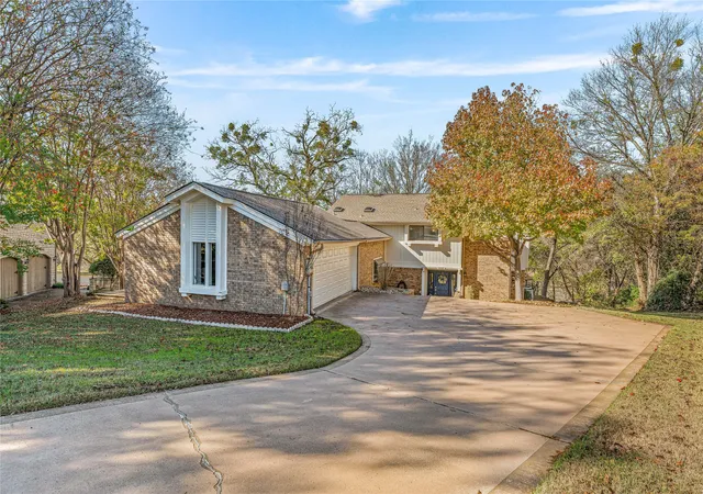 Photo 3 of Single family home for sale at 6521 Edgewood Ct, Granbury, TX 76049 | MLS# 21359677 | Listing updated on 2026-08-29