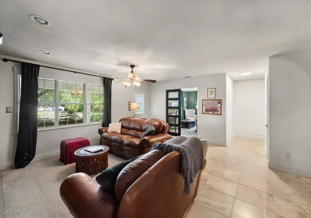 Photo 2 of Single family home for sale at 1814 Robbins Rd, Athens, TX 75751 | MLS# 21359942 | Listing updated on 2026-08-19