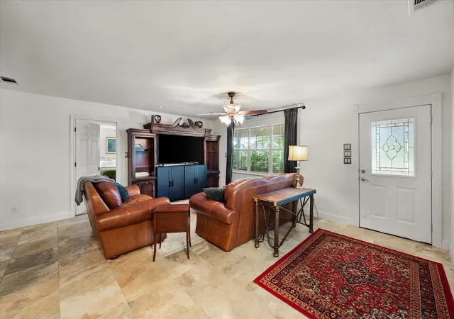 Photo 3 of Single family home for sale at 1814 Robbins Rd, Athens, TX 75751 | MLS# 21359942 | Listing updated on 2026-08-19