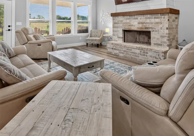 Photo 3 of Single family home for sale at 647 Oklahoma St, Van, TX 75790 | MLS# 21359403 | Listing updated on 2026-08-15
