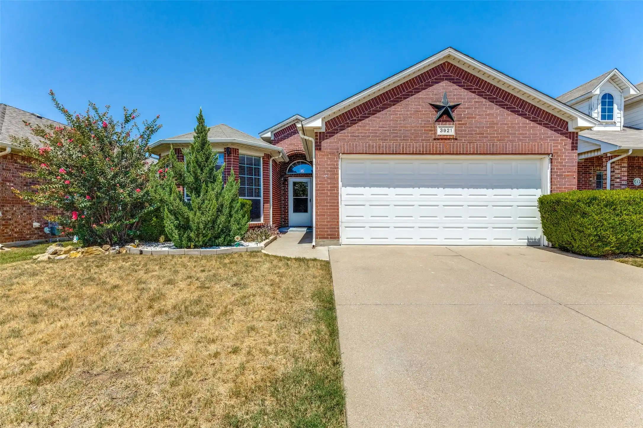 Photo 1 of Single family home for sale at 3921 Old Richwood Ln, Fort Worth, TX 76244 | MLS# 21360410 | Listing updated on 2026-10-29