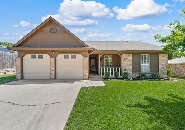 Photo 2 of Sale Pending at 6312 Beetle Dr, Watauga, TX 76148 | MLS# 21349094 | Listing updated on 2026-10-06
