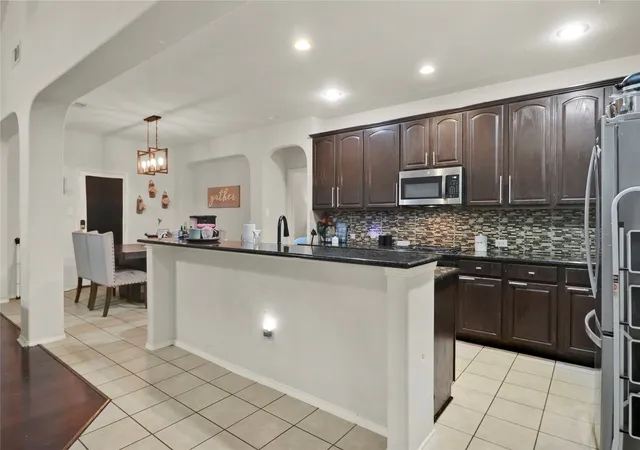 Photo 4 of Single family home for sale at 4951 Eyrie Ct, Grand Prairie, TX 75052 | MLS# 21360499 | Listing updated on 2026-08-15