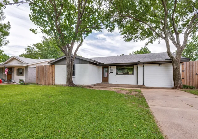 Photo 2 of Sale Pending at 737 Cranbrook Ln, Grand Prairie, TX 75052 | MLS# 21360590 | Listing updated on 2026-08-27