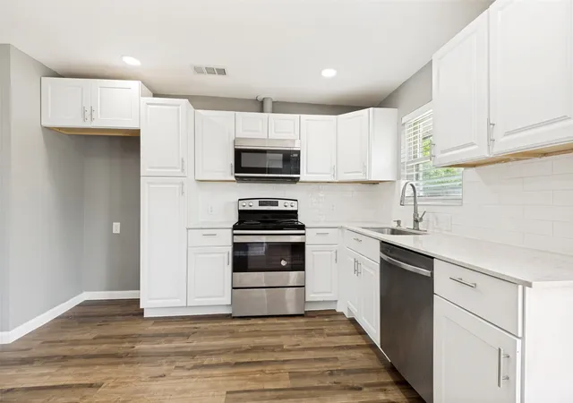 Photo 4 of Sale Pending at 737 Cranbrook Ln, Grand Prairie, TX 75052 | MLS# 21360590 | Listing updated on 2026-08-27