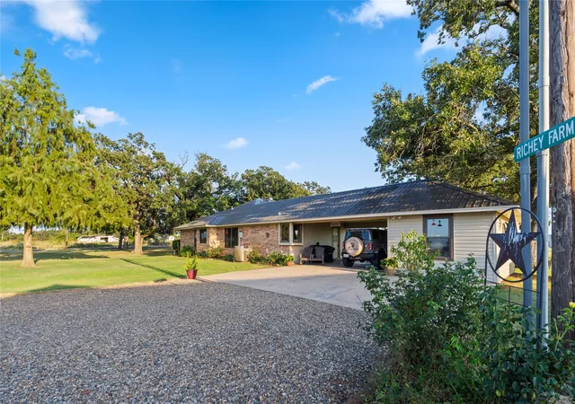 Photo 4 of Single family home for sale at 330 Farm Road 900 S, Saltillo, TX 75478 | MLS# 21359603 | Listing updated on 2026-08-21