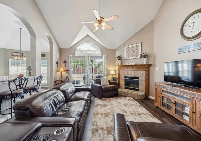 Photo 3 of Single family home for sale at 10218 Saint Georges Dr, Rowlett, TX 75089 | MLS# 21359204 | Listing updated on 2026-08-15