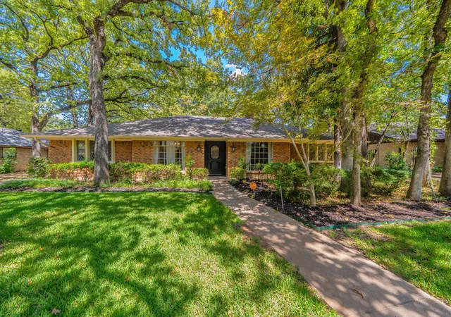 Photo 1 of Single family home for sale at 1803 Oak Grove Dr, Arlington, TX 76013 | MLS# 21360248 | Listing updated on 2026-10-07