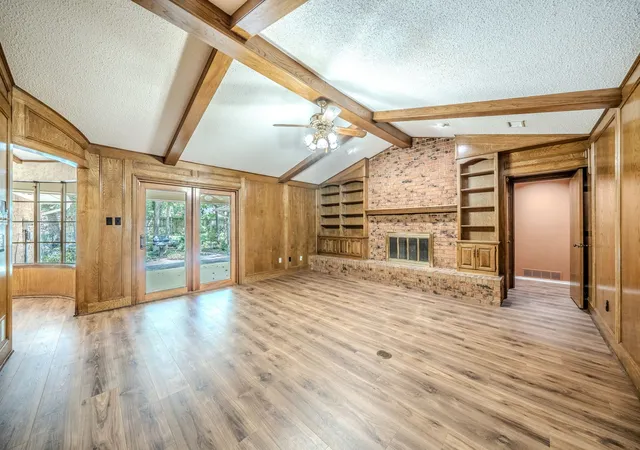 Photo 3 of Single family home for sale at 1803 Oak Grove Dr, Arlington, TX 76013 | MLS# 21360248 | Listing updated on 2026-10-07