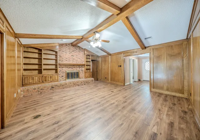 Photo 3 of Single family home for sale at 1803 Oak Grove Dr, Arlington, TX 76013 | MLS# 21360248 | Listing updated on 2026-10-07