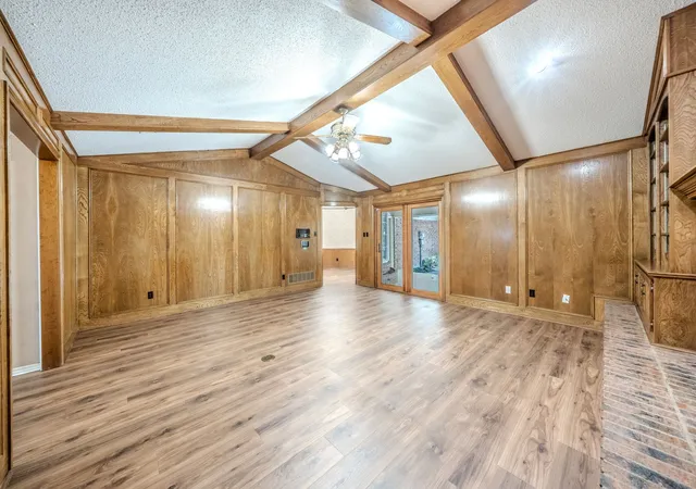 Photo 4 of Single family home for sale at 1803 Oak Grove Dr, Arlington, TX 76013 | MLS# 21360248 | Listing updated on 2026-10-07