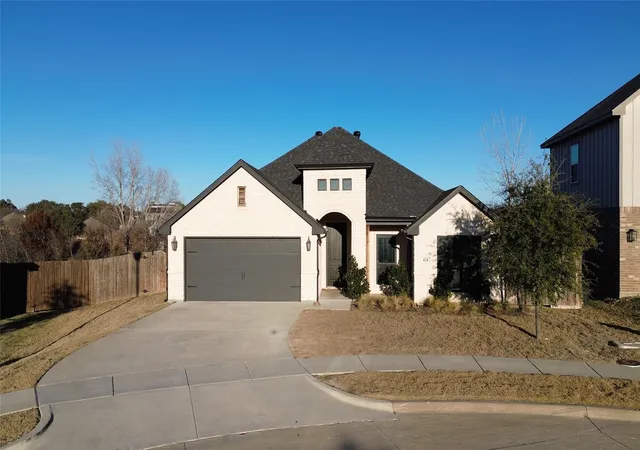 Photo 1 of Single family home for sale at 424 Paloma, Weatherford, TX 76087 | MLS# 21356178 | Listing updated on 2026-10-01
