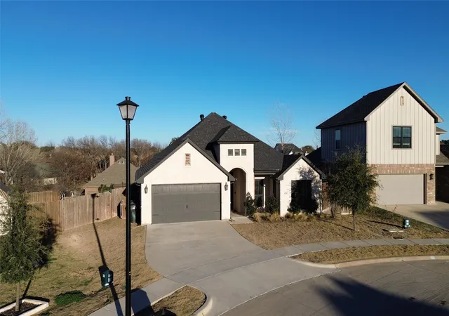 Photo 2 of Single family home for sale at 424 Paloma, Weatherford, TX 76087 | MLS# 21356178 | Listing updated on 2026-10-01