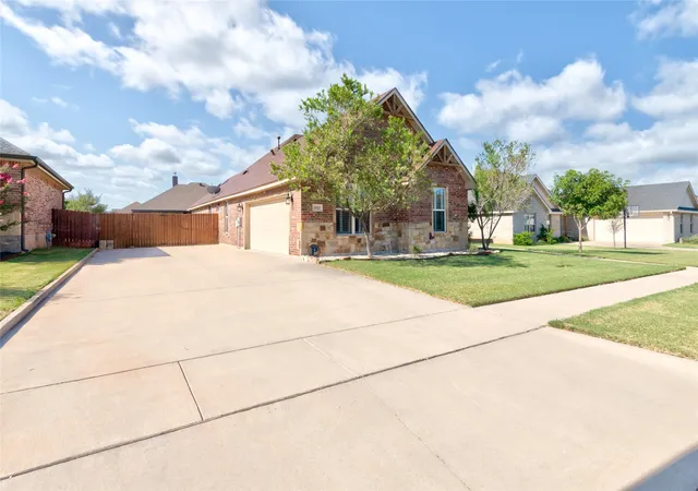 Photo 2 of Sale Pending at 3801 Kady Rdg, Abilene, TX 79606 | MLS# 21360616 | Listing updated on 2026-08-26