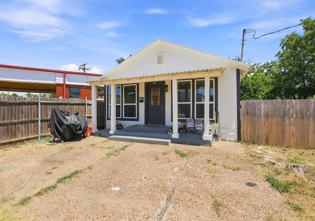 Photo 1 of Single family home for sale at 298 7th St, Honey Grove, TX 75446 | MLS# 21347755 | Listing updated on 2026-08-15