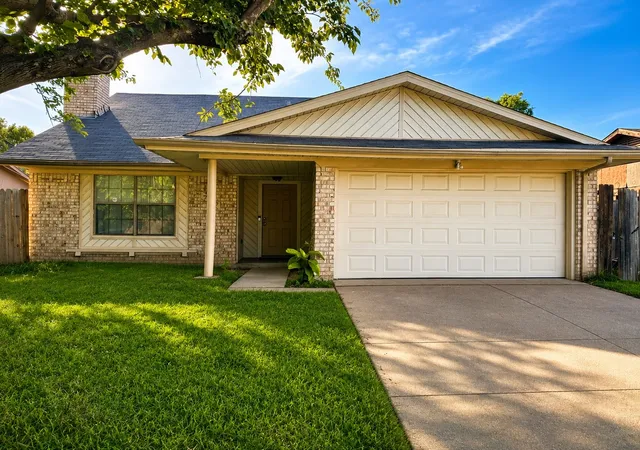 Photo 1 of Sale Pending at 709 Via Del Rey, Mesquite, TX 75150 | MLS# 21352999 | Listing updated on 2026-08-19